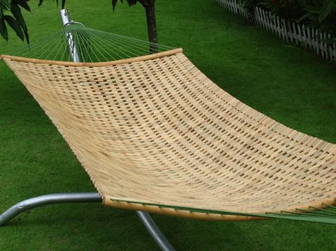 bamboo hammock Bamboo Hammock, Rattan Craft, Bamboo Building, Bamboo Architecture, Bumbo, Bamboo Art, Large Yard, Bamboo Furniture, Window View