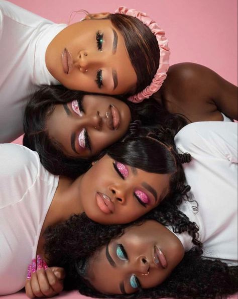 Mua Photoshoot Ideas, Mua Photoshoot, Flawless Skin Makeup, Friendship Photoshoot, Sisters Photoshoot, Branding Photoshoot Inspiration, Glam Photoshoot, Photoshoot Makeup, Cute Couple Outfits