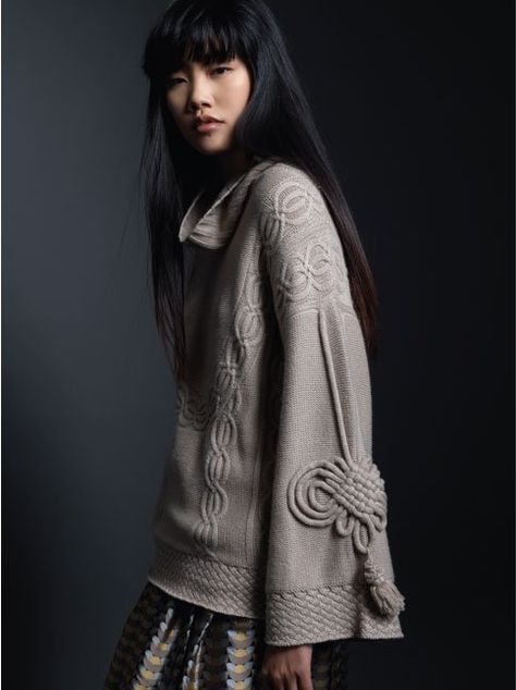 Love this Shanghai Tang sweater Modern Chinese Fashion, Shanghai Tang, Chinese Design, Modern Chinese, Chinese Clothing, Chinese Style, Asian Fashion, Knitting Inspiration, Shanghai