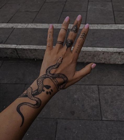 Wrap Around Wrist Tattoos, Knuckle Tattoos, Hand And Finger Tattoos, Pretty Hand Tattoos, Snake Tattoo Design, Hand Tattoos For Women, Floral Tattoo Design, Snake Tattoo, Elegant Tattoos