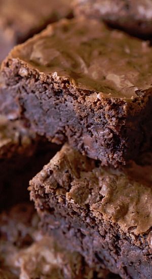 I would love a thick,fudgy brownie, right now! Thick Fudgy Brownies, Thick Brownies, Fudgy Homemade Brownies, Brownies Homemade, Recipe Brownies, Brownie Desserts Recipes, Ultimate Brownies, Brownies Recipes, Cocoa Brownies