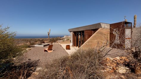 Hidden from view as its roof is aligned at the height of the landscape, Hidden House offers spectacular views of the ocean and mountains that encompass the vast desert landscape of Baja California Sur. Desert Architecture, Dunes House, Sheltered Housing, Hidden House, Earth Sheltered, Baja California Sur, Green Roof, Desert Landscaping, In The Heights