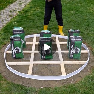 Dry Pour Concrete, Poured Concrete Patio, Metdaan Diy, Circular Patio, Poured Concrete, Concrete Patio, Concrete Diy, Outdoor Ideas, Yard Ideas