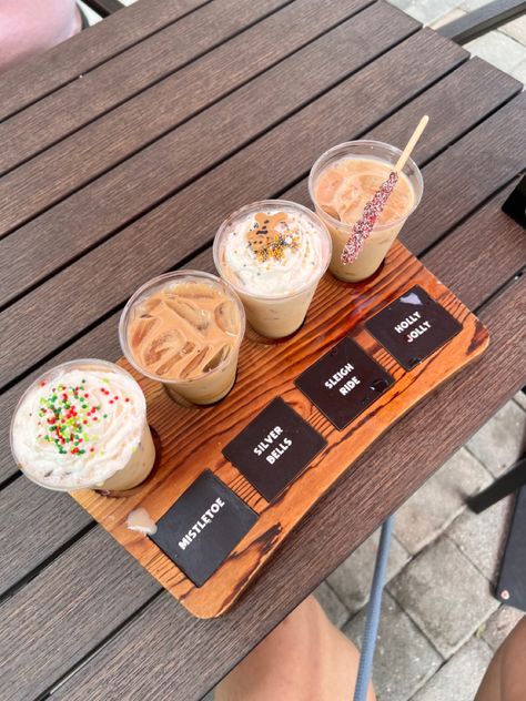 Diy Coffee Flight Board, Christmas Coffee Flavors, Christmas Coffee Ideas, Coffee Shop Drink Ideas, Coffee Shop Christmas Decorations Ideas, Coffee Shop Christmas Decor, Christmas Lattes, Christmas Coffee Aesthetic, Coffee Shop Menu Ideas