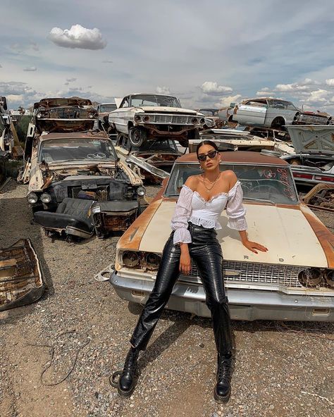 · ﾟ ⁎ 🔮┆ 𝗉𝖺𝗏𝗅𝗑𝗏𝖾 Ivona Zupet, Classic Car Photoshoot, Aesthetic Poses, Junk Yard, Photo Shoot Location, Model Pose, Model Poses Photography, Foto Poses, Photoshoot Concept