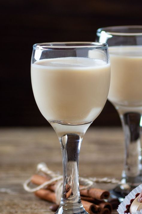 13 Delicious RumChata Drinks - IzzyCooking Rumchata Cocktails, Rumchata Drinks, After Dinner Cocktails, Ginger Beer Cocktail, Irish Cream Coffee, New Drink, Fireball Whiskey, Beer Cocktail, Godiva Chocolate