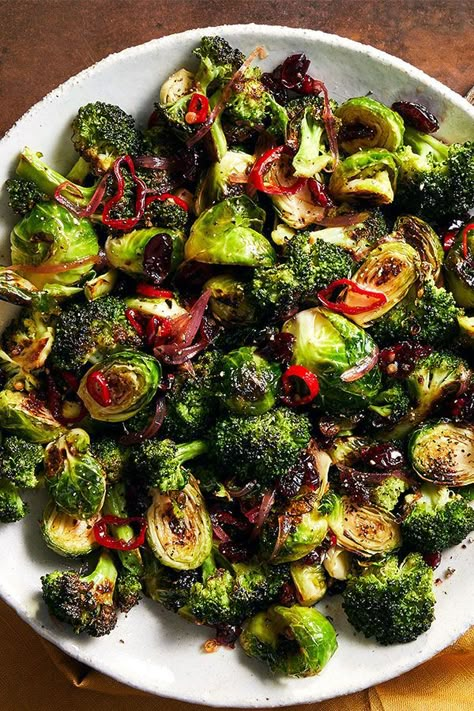 This quick and easy 30-minute side dish recipe incorporates brussels sprouts, broccoli and cranberries to create the ultimate fall recipe. Whether you’re looking to eat this broccoli recipe as a side dish, appetizer, snack, light lunch or Thanksgiving recipe, it’s a great choice for a Thanksgiving recipe.#sidedishes #thanksgivingrecipes #broccolirecipes #brusselssproutsrecipes Fall Broccoli Recipes, Thanksgiving Greens Sides, Broccoli Brussel Sprouts Recipes, Broccoli For Thanksgiving, Vegetable Sides Thanksgiving, Winter Veggies Recipes, Roasted Broccoli And Brussel Sprouts, Thanksgiving Broccoli, Fall Vegetable Side Dishes