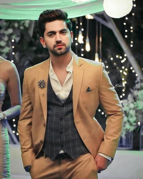 Zain Imam Pics, Zain Imam Instagram, Boys Pic Stylish Dp, Stadium Wallpaper, Suspenders Outfit, Tv Show Couples, Colors Tv, Men's Fitness Motivation