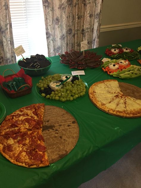 Ninja Turtle Food Ideas, Ninja Turtles Birthday Party Ideas Decorations Centerpieces, Ninja Turtle Food, Diy Ninja Turtle Party, Tmnt Party Food, Ninja Turtle Table Set Up, Tmnt Table Decorations, Ninja Turtle Birthday Games Activities, Ninja Turtle Theme Party Walmart