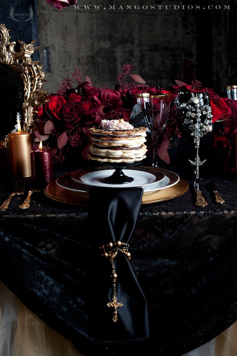 Fabulous dinner setting, elegant table scape, black and red, goth chic A Table, Red Roses, Mango, Roses, Candles, Cake, Red