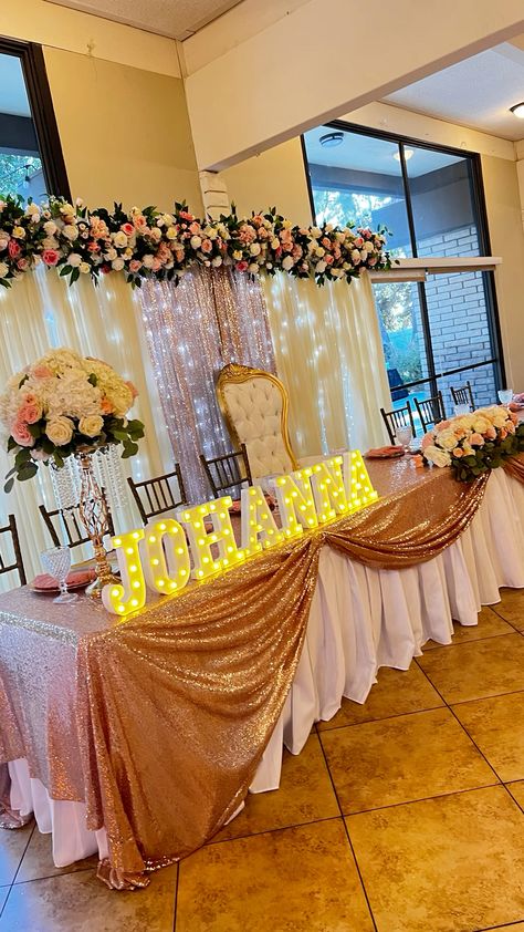 #principletable #quince #fiesta Table Set Ups For Quince, Main Quince Table Ideas, Quince Gift Table, 15 Main Table Decor, Quinceanera Court Table, Quince Head Table, Quince Table Ideas, Main Quinceanera Table Ideas, Quinceañera Table Set Up