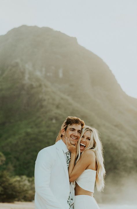 Boho Wedding Look Brides, Kauai Engagement Photos, Maui Engagement Photos, Beach Elopement Photos, Surf Elopement, Hawaii Engagement Pictures, Hawaii Couple Pictures, Photoshoot Fits, Bridesmaid Colours