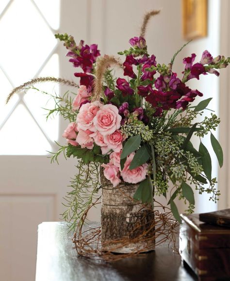 Winter Flower Arrangements, Winter Floral Arrangements, Southern Lady, Winter Floral, Flower Arrangements Diy, Vase Arrangements, Beautiful Flower Arrangements, Winter Flowers, Spray Roses