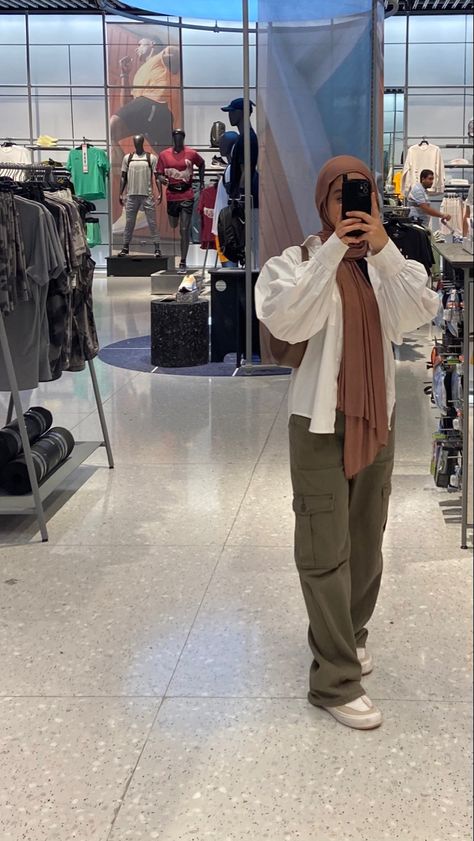 Green Cargo Hijab Outfit, Olive Green Pants Outfit Hijab, Cargo Jeans Outfit Women Hijab, Cargo Pants And White Shirt Outfit, Black Cargo Hijabi Outfit, White Cargo Pants Outfit Hijab, Brown Scarf Outfit Hijab, How To Style Olive Green Cargo Pants, Green Cargo Pants Outfit Hijab