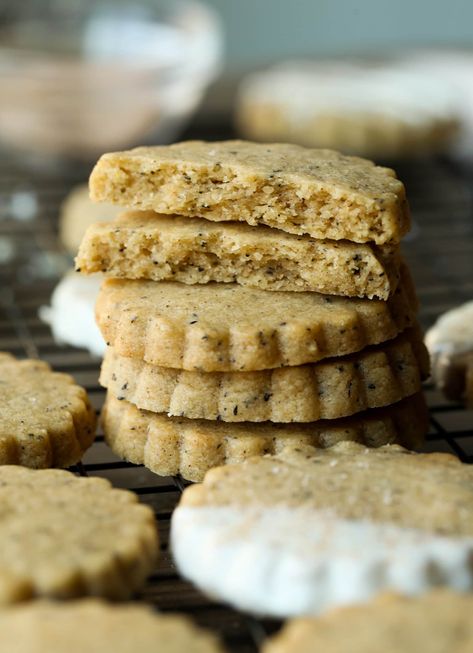 Chai Shortbread is a delicious twist on a classic cookie. Tea and spices give this cookie recipe its unique flavor, with the rich, buttery, sweet crisp of traditional shortbread. #cookiesandcups #chai #shortbread Chai Shortbread, Spiced Shortbread, Eid Sweets, Homemade Shortbread, Yummy World, Decadent Food, Cookie Recipes Unique, Dipped Cookies, Shortbread Cookie Recipe