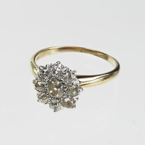 A Guide to 1940s Engagement Rings – Jewelry Guide 1940 Engagement Ring, 1940s Engagement Ring, Jewelry Guide, The 40s, Trending Engagement Rings, Ring Trends, Vintage Inspired Jewelry, Jewelry Showcases, Stunning Engagement Ring