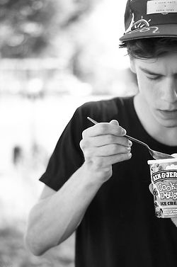 Ice Photography, Eating Ice, Fashion Design For Kids, Eating Ice Cream, Creative Photoshoot Ideas, Cream Aesthetic, Ice Cream Cup, Hipster Man, Portrait Photography Poses