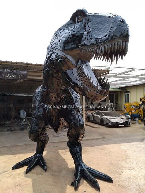 T-Rex Dinosaur statue, life size scrap metal animal art, made in Thailand Life Size Dinosaur, Metal Dinosaur, Dog Statue Sculpture, Dinosaur Statue, Dinosaur Dragon, Dragon Horse, Easy Sculpture, Sculptures Art, Eagle Statue