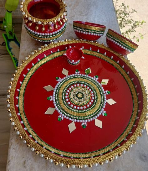 Decorative Handmade Pooja Thali Decoration, Karwachauth Plate Decoration, Diwali Puja Thali Decoration Ideas, Plat Decoration Ideas, Decorative Thali Ideas, Diy Thali Decoration Ideas, Diy Pooja Thali, Handmade Plates Pottery, Pooja Plate Decoration