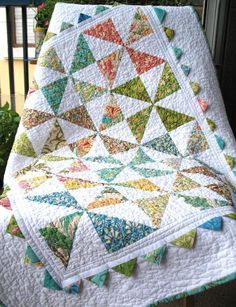 Pinwheel and Prairie Point Baby Quilt Pinwheel Quilt Pattern, Colchas Quilting, Prairie Points, Quilt Modernen, Classic Quilts, Baby Quilt Patterns, Childrens Quilts, Pinwheel Quilt, Quilt Border