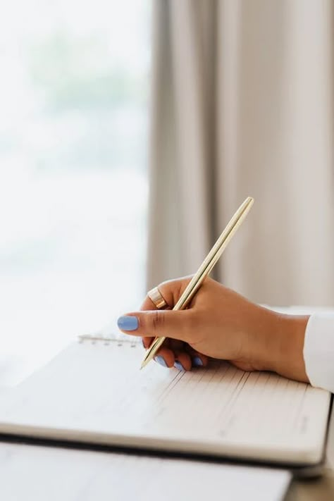 Woman Journaling Photo, Person Writing Photography, Writing In A Notebook, Person Writing Aesthetic, Woman Writing Photography, Notebook Photography Ideas, Writing Photoshoot, Hands On Keyboard, Freelancer Aesthetic