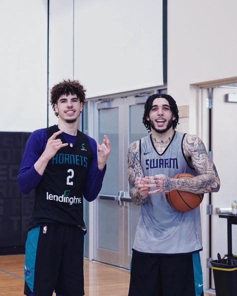 #lamelo #lameloball #hornets #liangelo #gelo #lavar #lavarball #liangeloball #bigballerbrand #jamorant #mj #puma #michaeljordan #jordan #jordans #curry #kobe #basket #basketball #basquete #nba #ball #hoop #hoopart #melo #aesthetic #college #bbb #warriors #mvp #gsw #dub #stephencurry #steph #Currys #lafrance #meloball #chicago #bulls #magicjohnson #magic #lakers Lonzo Ball And Lamelo, Liangelo Ball Haircut, Son Haircut, Ball Brothers, Liangelo Ball, Ball Family, Fine People, Lonzo Ball, Jordyn Woods