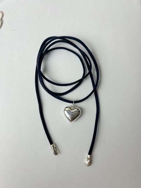 #necklace #heart #handmadejewelry #necklaceoftheday Chokers Aesthetic, Grey's Anatomy Doctors, Necklace Heart, Love Necklace, Christmas Wishlist, Greys Anatomy, Old Money, Leather Cord, Heart Necklace