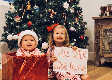 Cute Sibling Christmas Pictures, Christmas Photoshoot Brother And Sister, Christmas Card Sibling Photo, Christmas Card Siblings, Sibling Christmas Photoshoot Ideas, Return To Santa Sibling Photo, Sibling Santa Pictures, Christmas Cousin Photoshoot, Toddler Sibling Christmas Pictures