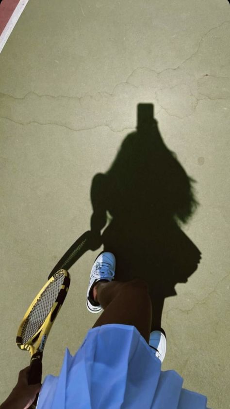 Stories Ideas Aesthetic, Aesthetic Dubai, Mode Tennis, Tennis Court Photoshoot, Tennis Photoshoot, Iphone Tutorial, Tennis Lifestyle, Ideas Illustration, Tennis Pictures