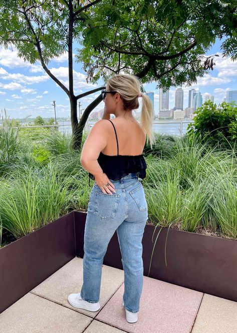 Best Jeans For Short Women Body Types, Jeans For Short Curvy Women, Best Jeans For Short Women, Jeans For Short, Best Petite Jeans, Short Curvy, Popular Jeans, The Best Jeans, Petite Curvy