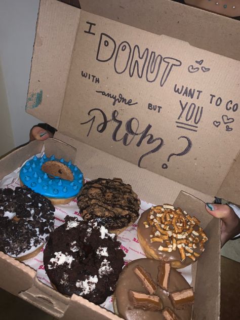 M And M Promposal, Donut Promposal, Cute Promposals For Your Boyfriend, Tolo Signs, Cute Promposals, Dance Proposals, Promposal Ideas, Prom Posters, Prom Proposals