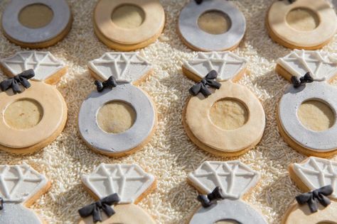 Tips how to make your rehearsal dinner amazing! Engagement Ring Cookies, Ring Cookies, Rehearsal Dinner Ideas, Rehearsal Dinner Themes, Rehearsal Dinner Planning, Engagement Party Planning, Rehearsal Dinner Decorations, Fall Wedding Guest, Fall Wedding Guest Dress