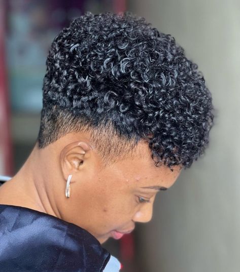 Short Natural Black Undercut Curls Undercut Natural Hair, Combover Hairstyles, Short Natural Curls, Big Chop Natural Hair, Natural Hair Haircuts, Short Textured Hair, Black Hair Short Cuts, Short Natural Hair, Short Box Braids Hairstyles