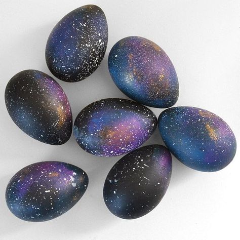 Galaxy Easter Egg Tutorial - Dream a Little Bigger Galaxy Easter Eggs, Easter Egg Activities, Cool Easter Eggs, Unique Easter Eggs, Diy Easter Eggs, Creative Easter Eggs, Easter Egg Art, Painted Eggs, Easter Egg Dye