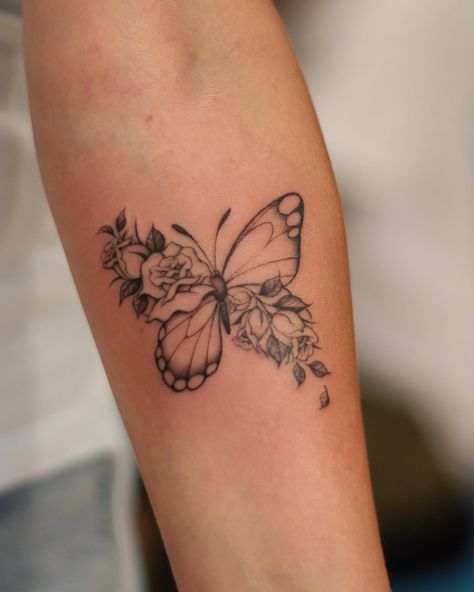 101 Best Rose And Butterfly Tattoo Ideas That Will Blow Your Mind! - Outsons Butterfly In Motion Tattoo, Carnation Butterfly Tattoo, Cute Tattoos For Women Meaningful, Tattoos Butterfly Arm, Butterfly Flower Tattoo Sleeve, Half Butterfly Half Angel Wing Tattoo, Sentimental Tattoos For Women, Butterfly Memorial Tattoo Ideas, Easy To Hide Tattoos