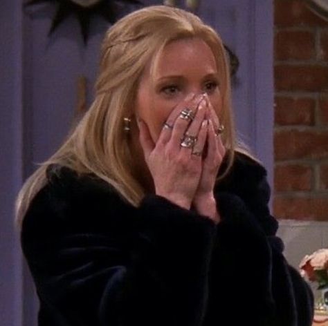 Phoebe Buffay Outfits, Friends Phoebe, Friends Scenes, Ross Geller, Friends Cast, Friends Tv Series, Friends Moments, I Love Cinema, Phoebe Buffay