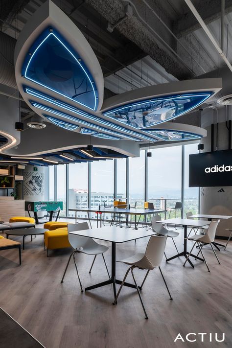 Modern office design inspiration is based on respect for the brand philosophy, ergonomics, dynamism and sustainability. In the new Adidas office interior design, in which ACTIU has taken part, these principles are respected through office workstations that facilitate communication, cafeteria areas, soft seating and ""phone-boxes"". Full story in the link!  #actiu #adidasoffices #modernofficedesigninspiration #officeworkstations #officelayout #officeinteriordesign Workstation Area Design Office, Apple Office Interior, Google Office Interior Design, Workstations Office Design, Hi Tech Design, Tech Office Design, Office Cafeteria Design, Adidas Office, Modern Corporate Office Design