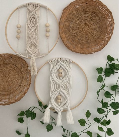 Macrame Wall Hanging Round, Round Macrame Wall Hanging Diy, Macrame Hoop Diy, Circular Macrame, Circle Macrame Wall Hanging, Round Macrame Wall Hanging, Macrame Round, Macrame Circle, Wall Hanging Dream Catcher