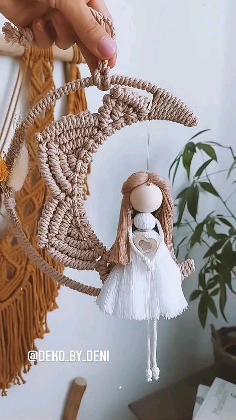 Diy Macrame Projects, Diy Yarn Dolls, Dolls Handmade Diy, Pola Macrame, Macrame Knots Tutorial, Moon Girl, Boho Crafts Diy, Macrame Owl, Macrame Knots Pattern