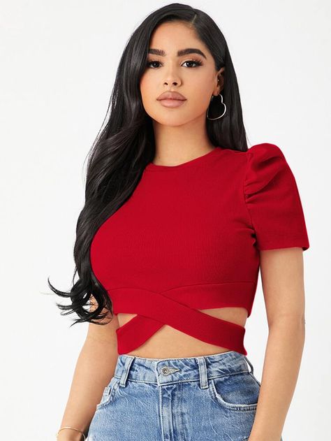 Nombre del producto | Colección Online de Nuevas Tendencias | SHEIN Chile Red Crop Top Outfit Summer, Red Crop Top Outfit, Top Rojo, Red Crop Top, Blue Crop Tops, Crop Top Outfits, Women T Shirts, Crop Blouse, Business Outfits