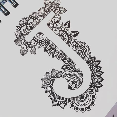 Monogram letter J in black and white zentangle #doodle #doodleart #floraldoodle Arte Doodle, Mandala Doodle, Easy Mandala Drawing, Mandala Art Therapy, Doodle Art Drawing, Sharpie Art, Mandala Art Lesson, Zentangle Drawings, Doodle Art Designs