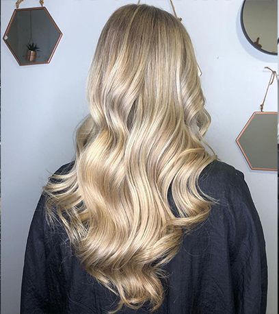 11 Red Hair Colors, from Ginger to Auburn | Wella Professionals Shiny Blonde Hair, Pearl Blonde Hair, Blonde Formulas, Caramel Blonde Hair Color, Soft Blonde Hair, Hair Color Brown Chestnut, Trendy Fall Hair Color, Champagne Blonde Hair, Caramel Blonde Hair