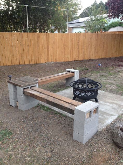 Here you will find 20 simple and cheap cinder block bench ideas for your outdoor. Fence Driveway, Entry Landscaping, Cheap Fire Pit, Zeroscaping Backyard, Fire Pit Bench, Cinder Block Bench, Design Per Patio, Block Bench, Privacy Ideas