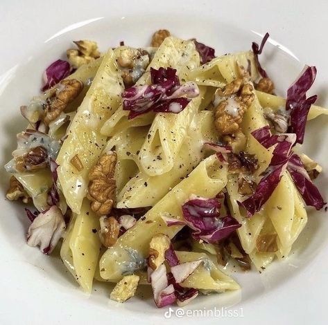 Walnut Pasta, Aesthetic Pasta, Food Goals, Food Is Fuel, Food Obsession, Cafe Food, Beautiful Food, Pretty Food, Food Cravings