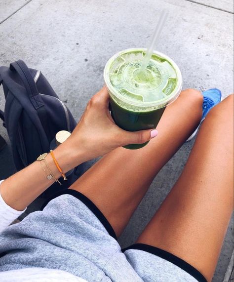 Caroline Deisler, Pink Smoothie, Green Juices, Miami Girls, Nyc Lifestyle, Pure Life, Life Energy, Green Smoothies, Malibu Barbie