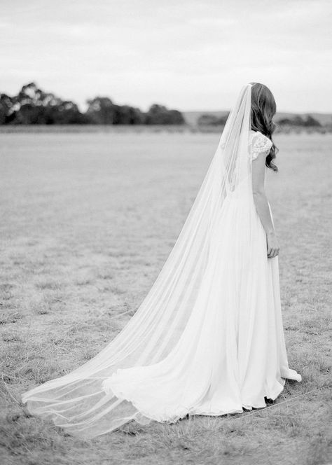 Simple Long Veil, Chapel Veil Wedding, Long Wedding Veils, Chapel Length Wedding Veil, Veil Diy, Floor Length Veil, Simple Veil, Chapel Length Veil, Cathedral Bridal Veils