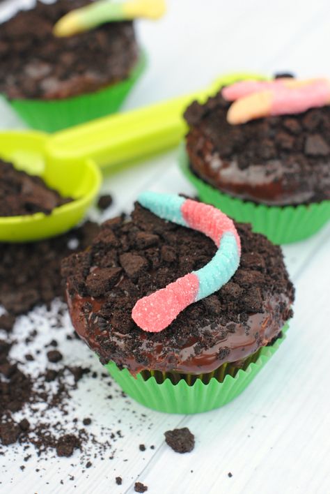 Dirt Cupcakes for Kids Dirt Cupcakes, Cupcakes Amor, Cupcakes For Kids, Dirt Dessert, Cupcake Recipes For Kids, Cupcake Recipes From Scratch, Dirt Pudding, Pudding Cupcakes, Kid Cupcakes