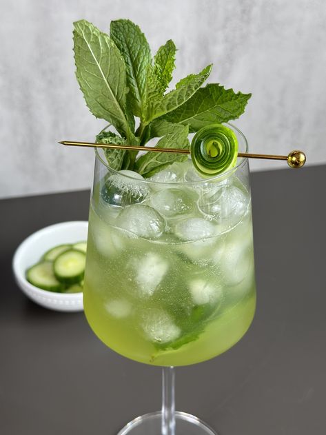 Cucumber Hugo Spritz — Drinks with Danica Spirulina Cocktail, Spritz Drink, Hugo Spritz, Cucumber Rolls, Spritz Recipe, Cucumber Juice, Is It Just Me, Club Soda, Recipe Video