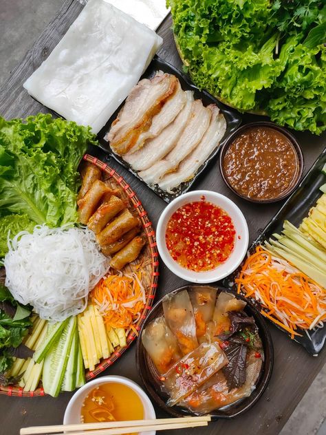 Vietnamese Food Platter, Vietnamese Dinner Party, Vietnamese Party, Kawaii Tea Party, Thai Food Menu, Khmer Food, Lunch Catering, Laos Food, Food Platter