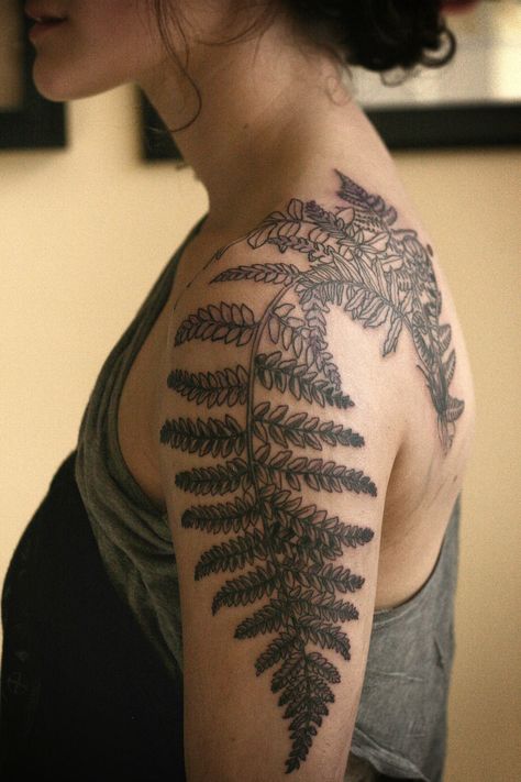 Blatt Tattoos, Boys With Tattoos, Cool Half Sleeve Tattoos, Fern Tattoo, Leaf Tattoo, Full Sleeve Tattoo Design, Tattoo Henna, Tattoos For Women Half Sleeve, Plant Tattoo